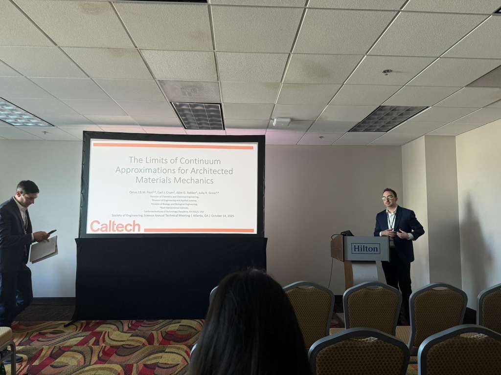 Cyrus Fiori Podium, SES 2025